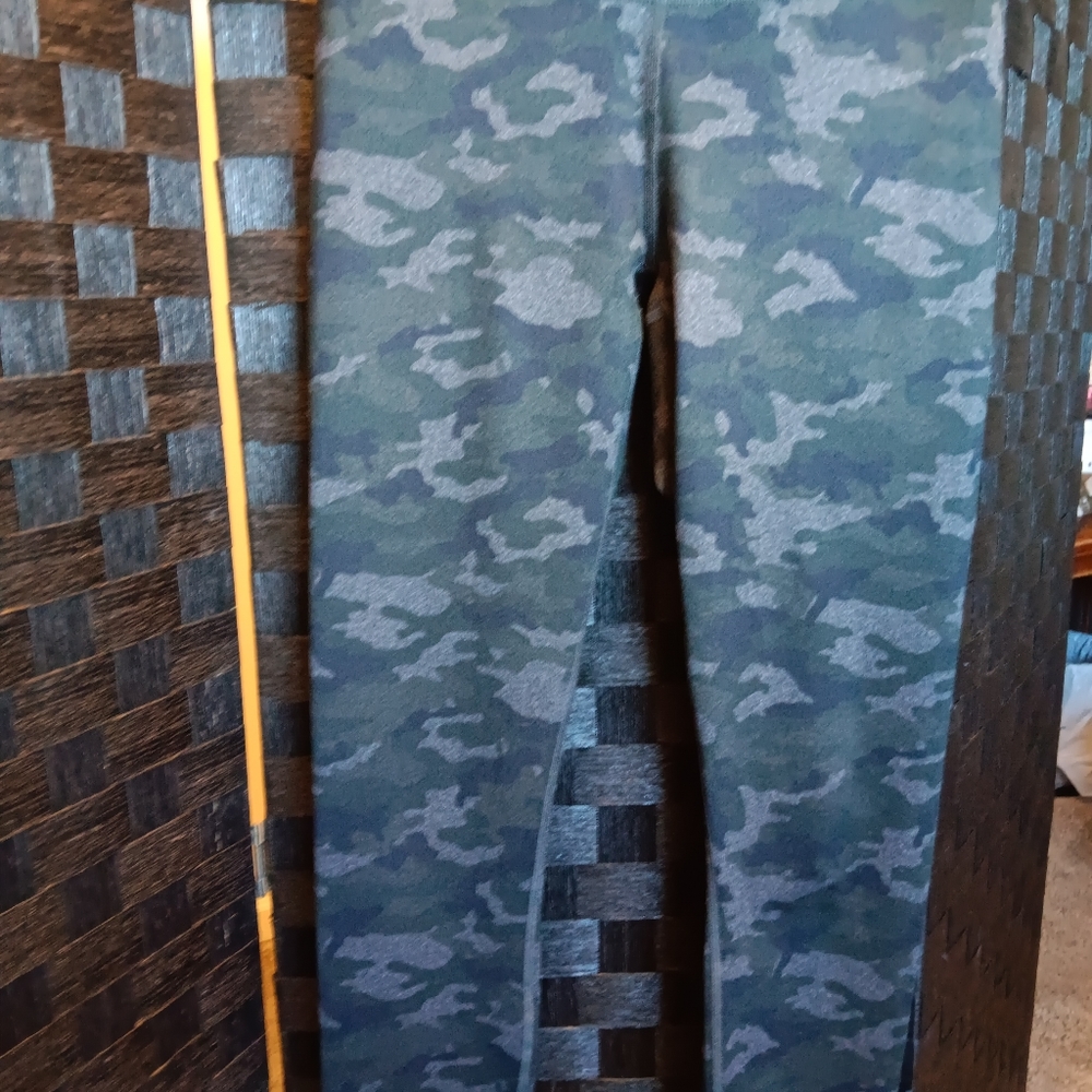 Fabletics Camo Print Legging Mid Rise Powerhold - Picture 2 of 5